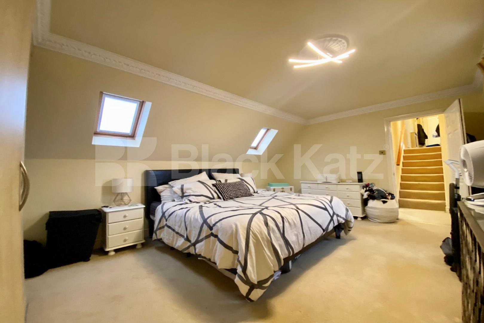 Bright and airy two bedroom apartment opposite the Thames St Georges Square, Pimlico